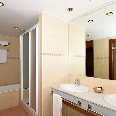 Hotel Rvhotels Tuca 4*